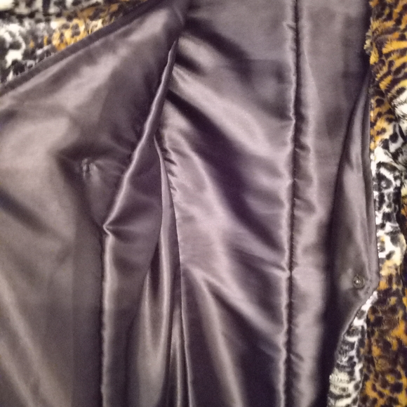 Wide Lapel Leopard Print Peacoat - Picture 10 of 11